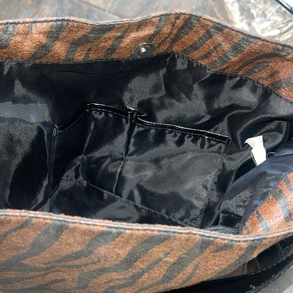 Sag Harbor Brown & Black Tiger Print Shoulder Bag - Picture 11 of 16